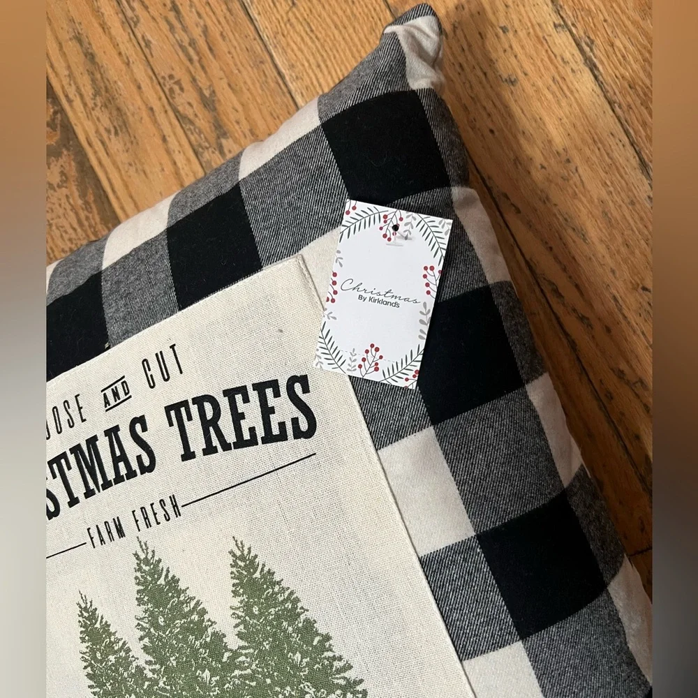 Farmhouse/Country Buffalo Print Christmas Print Tree Pillow, NWT